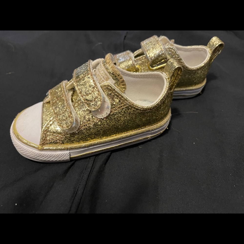 Converse toddler gold glitter sneaker